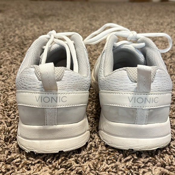 Vionic sz 8.5M white sneaker. Worn a couple of times. Smoke/Pet free home - Picture 4 of 4